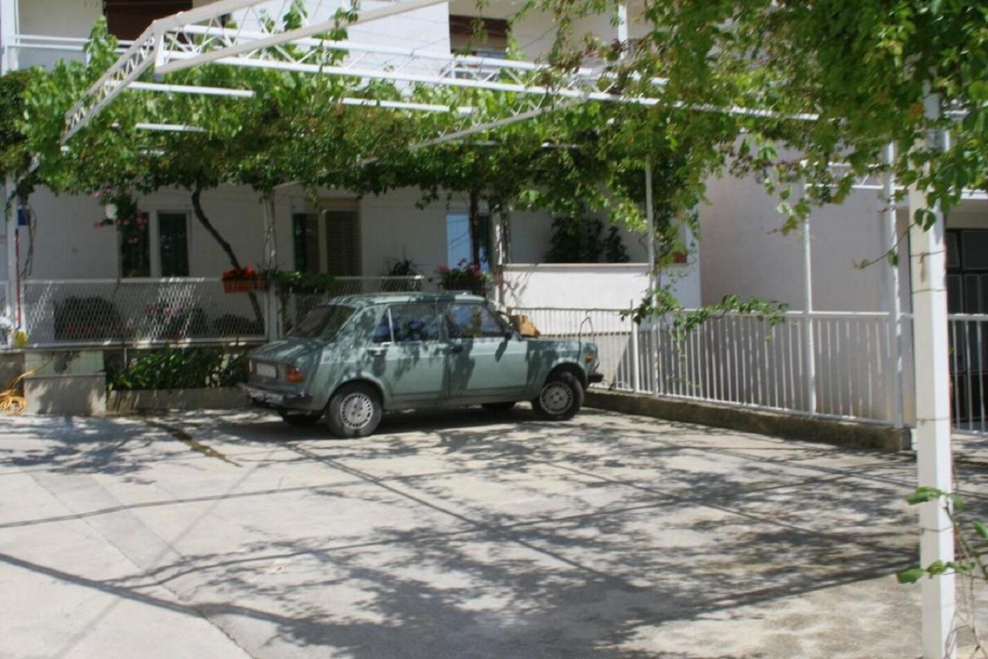 Zdravko - 150 M From Sandy Apartment